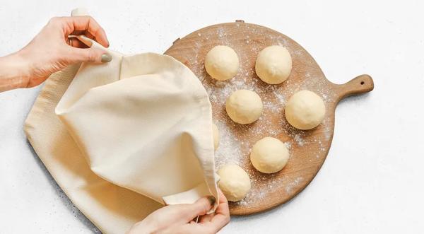 Жареные пирожки с солеными огурцами